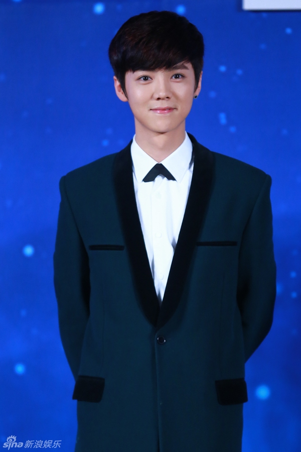 Luhan tươi rói đi ra mắt phim đầu tay sau khi rời EXO  1