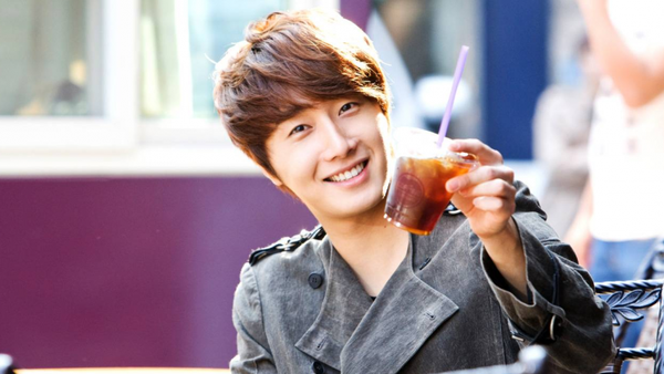 Jung Il Woo hóa thân thành ma cà rồng "đội lốt" bác sĩ 2