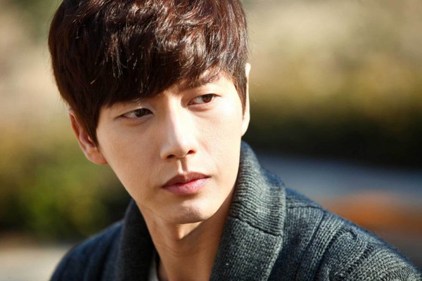 Park Hae Jin mắt vô hồn tựa sát vào Lee Young Ah 4