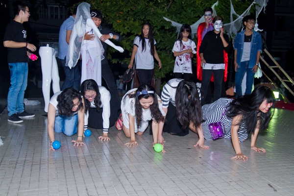 HS trường Hoàng Hoa Thám chơi lễ Halloween sớm 9