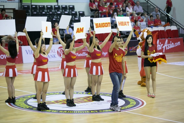 Hơn 1.800 người "phủ đỏ" nhà thi đấu để ủng hộ đội bóng rổ Saigon Heat 3