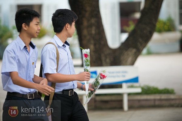 Thầy cô trường Hoàng Hoa Thám hạnh phúc mừng ngày Nhà giáo sớm 2