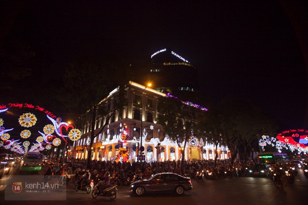 Chùm ảnh: Sài Gòn đẹp lung linh chào Noel và năm mới 2015 4