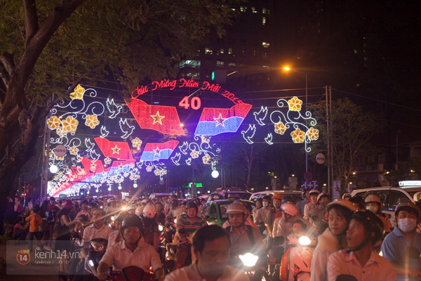 Chùm ảnh: Sài Gòn đẹp lung linh chào Noel và năm mới 2015 6