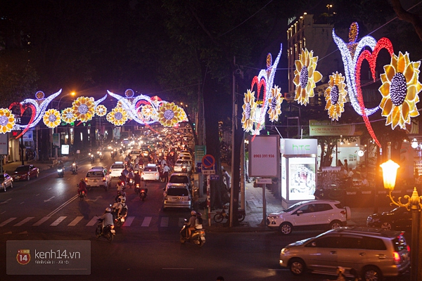 Chùm ảnh: Sài Gòn đẹp lung linh chào Noel và năm mới 2015 2