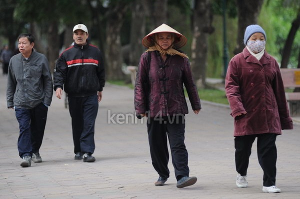 Trời lạnh giá, đường phố Hà Nội vắng vẻ ngày cuối năm 5