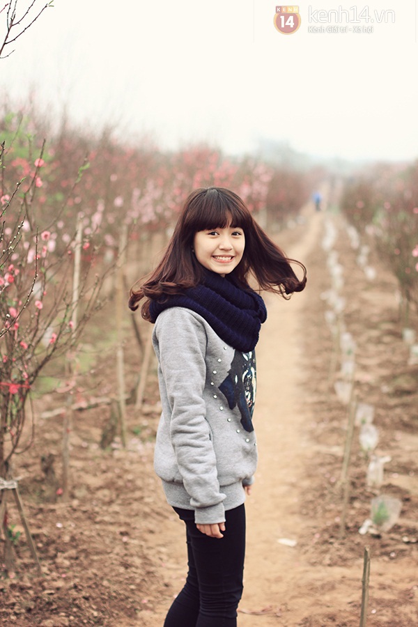 Giới trẻ Hà Nội chen chúc chụp ảnh ở vườn đào Nhật Tân 20