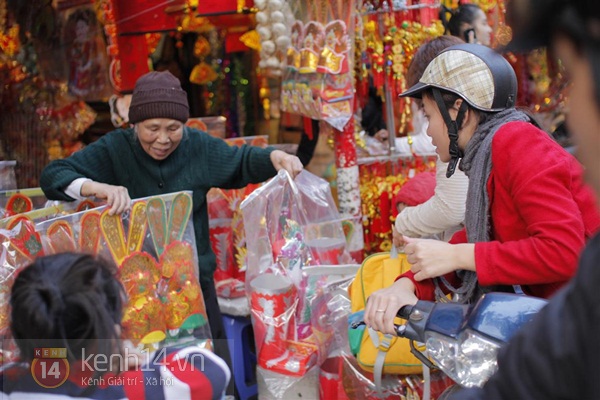 Nhộn nhịp thị trường đồ ông Công ông Táo 7