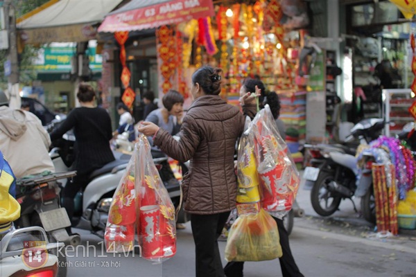 Nhộn nhịp thị trường đồ ông Công ông Táo 9