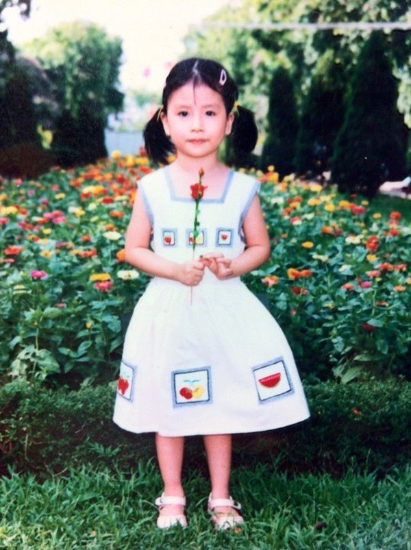 Soi ảnh ng&agrave;y b&eacute; cực cute của c&aacute;c hot girl 32