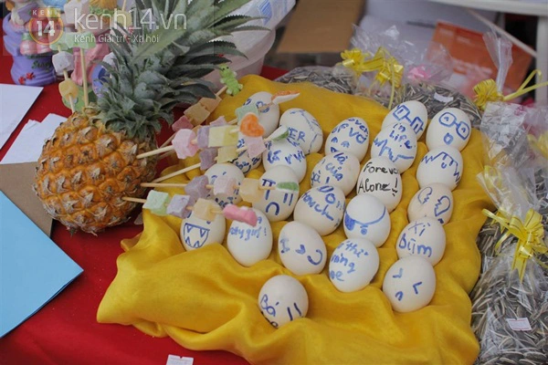 Học sinh Nguyễn Siêu hào hứng với hội chợ Xuân 18