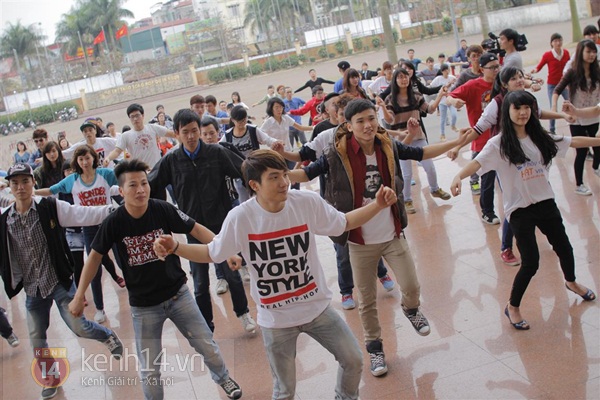 Teen Hà Nội chuẩn bị cho màn flashmob hoành tráng đêm Giao thừa 2