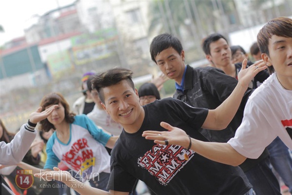 Teen Hà Nội chuẩn bị cho màn flashmob hoành tráng đêm Giao thừa 10