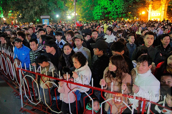 Hà Nội: Sôi động màn nhảy flashmob hoành tráng đêm giao thừa 2