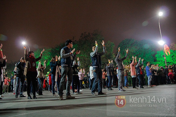 Hà Nội: Sôi động màn nhảy flashmob hoành tráng đêm giao thừa 4