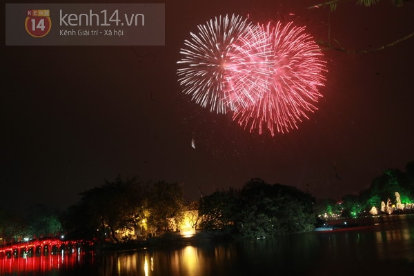 Pháo hoa rực sáng, 2 miền vỡ òa giây phút giao thừa 40