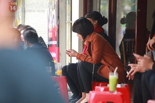 Chùm ảnh: Giật mình kiểu cafe "ngồi cùng nhau nhưng việc ai nấy làm" 3