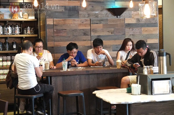 Chùm ảnh: Giật mình kiểu cafe "ngồi cùng nhau nhưng việc ai nấy làm" 8