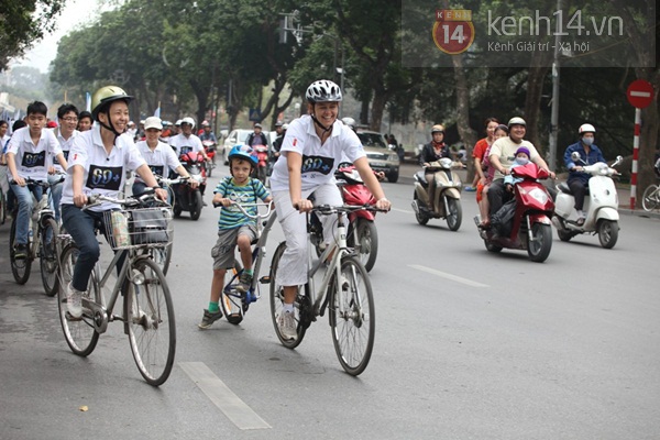 Hàng trăm bạn trẻ Hà Nội đạp xe hưởng ứng giờ trái đất 2013 2