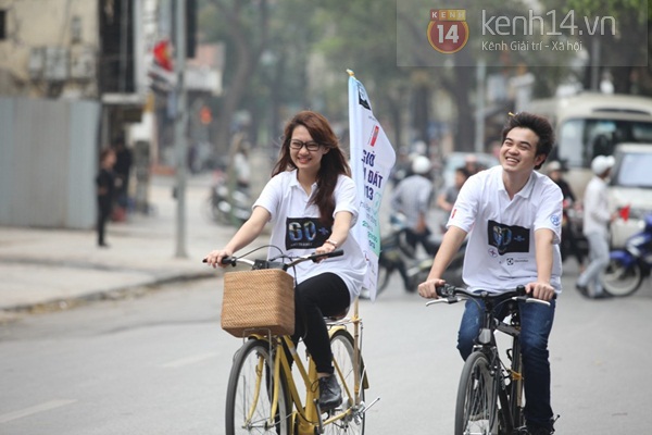 Hàng trăm bạn trẻ Hà Nội đạp xe hưởng ứng giờ trái đất 2013 3