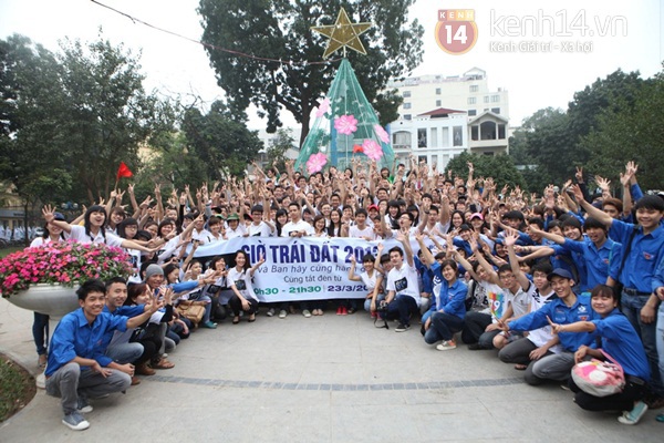 Hàng trăm bạn trẻ Hà Nội đạp xe hưởng ứng giờ trái đất 2013 8