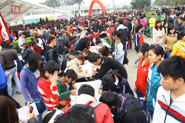 Hàng ngàn sinh viên tham gia lễ hội hiến máu lớn nhất năm 2