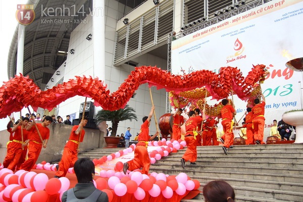 Hàng ngàn sinh viên tham gia lễ hội hiến máu lớn nhất năm 8