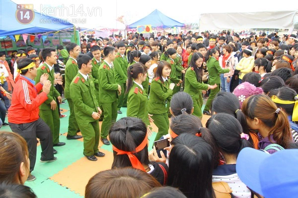 Hàng ngàn sinh viên tham gia lễ hội hiến máu lớn nhất năm 14