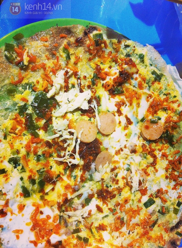 Thưởng thức bánh tráng pizza trên đường phố Hà Nội 5