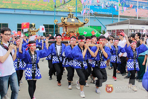Giới trẻ Hà thành sôi động cùng lễ hội hoa anh đào 2 Giới trẻ Hà thành sôi động cùng lễ hội hoa anh đào 2
