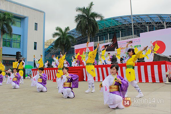 Giới trẻ Hà thành sôi động cùng lễ hội hoa anh đào 16 Giới trẻ Hà thành sôi động cùng lễ hội hoa anh đào 16