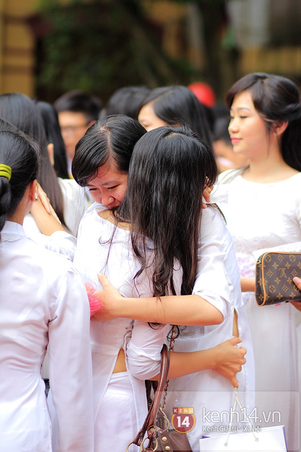 Teen Phan Đình Phùng và Trần Phú bịn rịn ngày ra trường 39