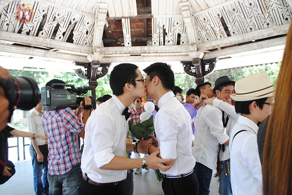 Đám cưới "đồng tính" tập thể lớn nhất tại Hà Nội 8