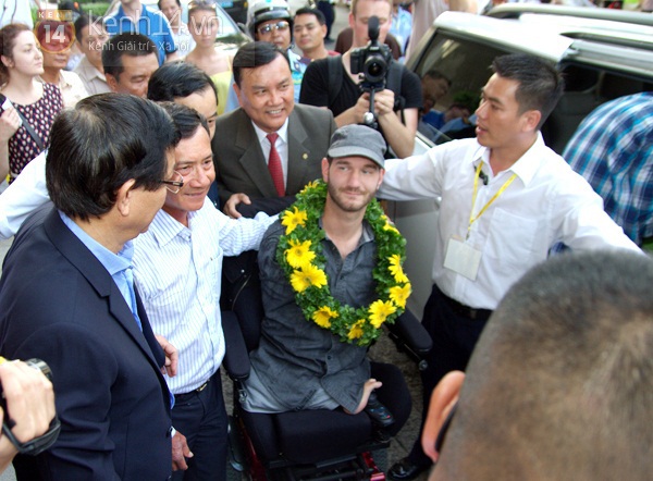 Những hình ảnh đầu tiên của "chàng trai kỳ diệu" Nick Vujicic tại Việt Nam 6