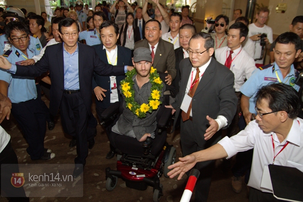 Những hình ảnh đầu tiên của "chàng trai kỳ diệu" Nick Vujicic tại Việt Nam 8