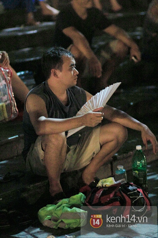 Người Hà Nội ngày đến bể bơi, đêm đổ xô ra đường "giải nhiệt" 27
