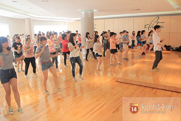 Teen Hà Thành tập nhảy flashmob đón Nick Vujicic đến Việt Nam 4