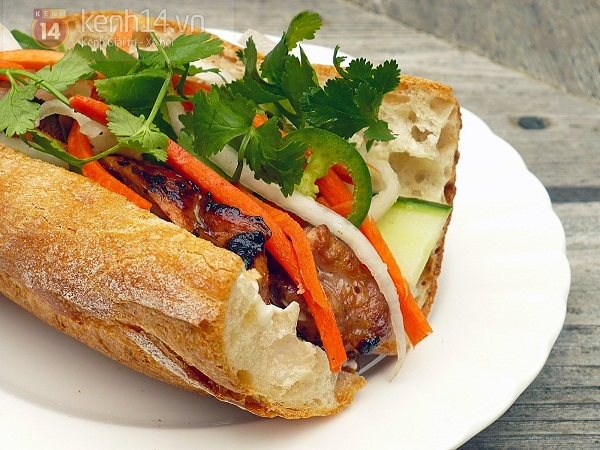 Thưởng thức bánh mì kẹp Sài Gòn giữa lòng Hà Nội 1