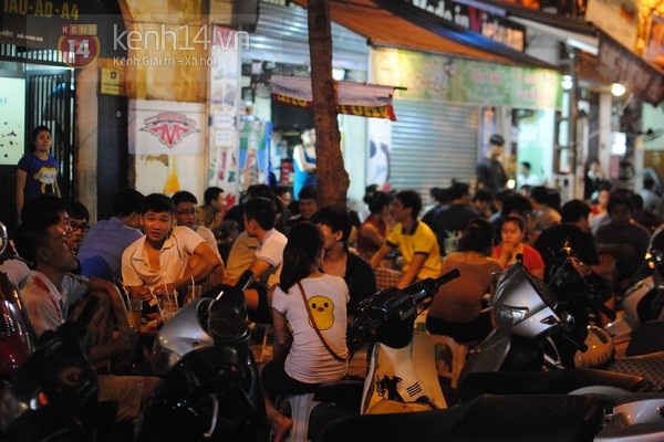 Giới trẻ Hà Thành phủ kín hàng quán vỉa hè sau ngày nắng nóng 5