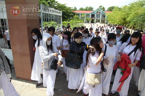 Đề Văn Tốt nghiệp 2013: Cho học sinh ngẫm về hành động cứu người 53