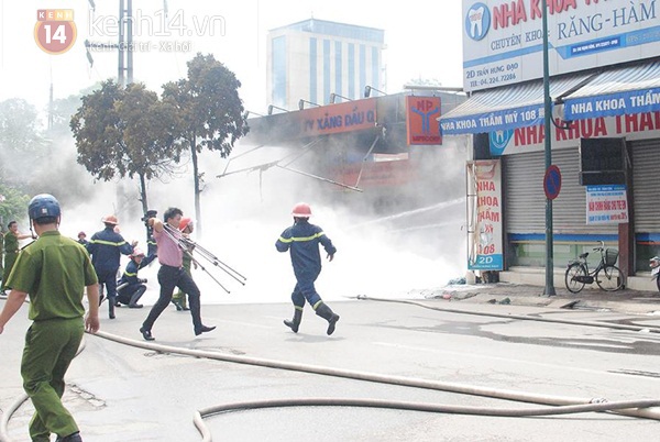 Hà Nội: Hơn 4 tiếng mới khống chế được nổ và cháy lớn ở cây xăng gần viện 108 22