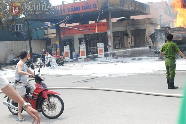 Hà Nội: Hơn 4 tiếng mới khống chế được nổ và cháy lớn ở cây xăng gần viện 108 25