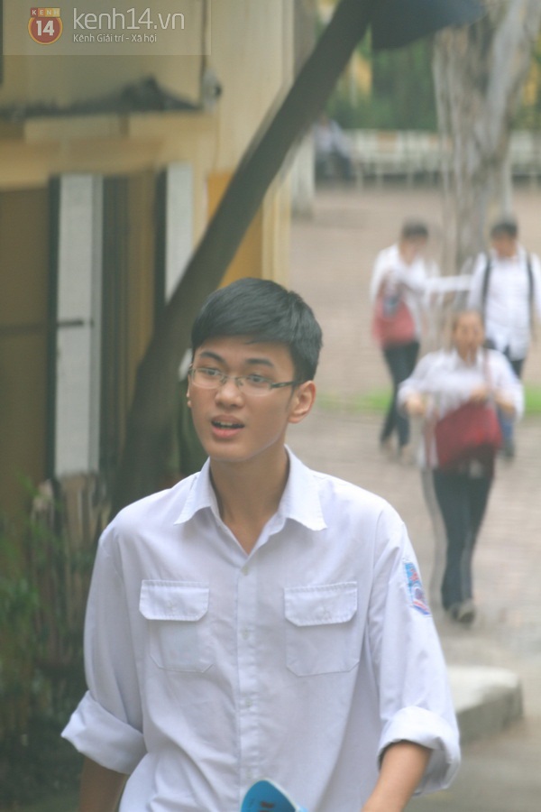 Chủ đề "Bảo vệ biển đảo" trong đề thi Địa khiến th&iacute; sinh th&iacute;ch th&uacute; 8