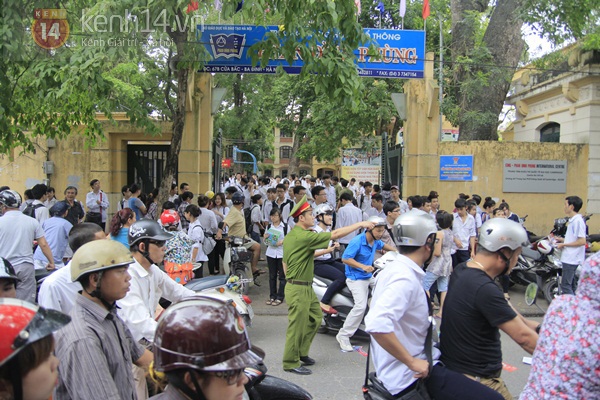 Đề Văn Tốt nghiệp 2013: Cho học sinh ngẫm về hành động cứu người 46