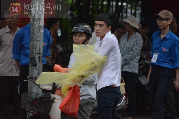 Sáng nay, các thí sinh bước vào môn thi đầu tiên ĐH đợt 2 6