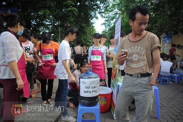 Những khoảnh khắc tuyệt đẹp trong ng&agrave;y thi ĐH đầu ti&ecirc;n 8
