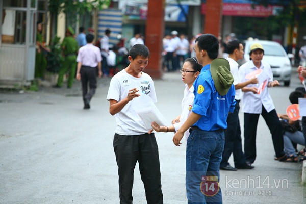 Sáng nay, hơn 800 ngàn thí sinh làm thủ tục thi Đại Học đợt 1 7