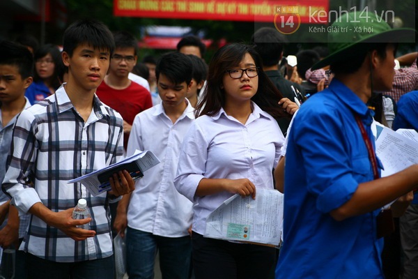 Đề Lý dài và khó, thí sinh kết thúc ngày thi đầu tiên 9