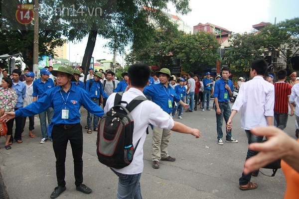 Đề Lý dài và khó, thí sinh kết thúc ngày thi đầu tiên 15