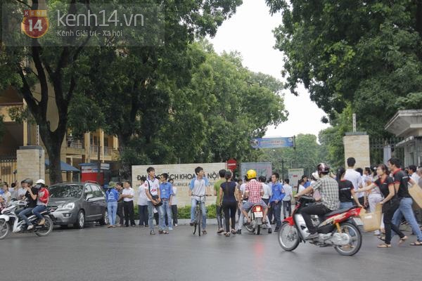 Sáng nay, hơn 800 ngàn thí sinh làm thủ tục thi Đại Học đợt 1 20